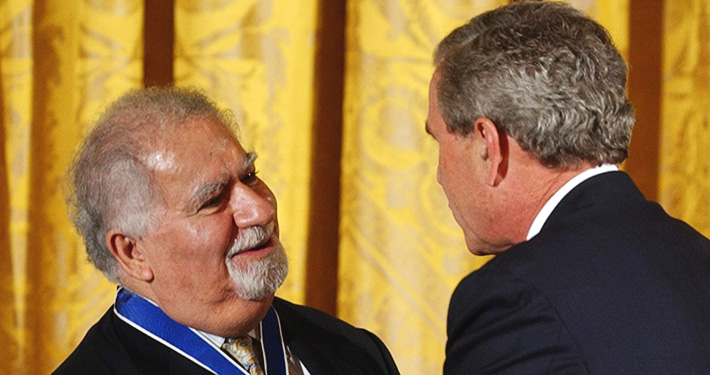 Vartan Gregorian receives the Presidential Medal of Freedom from President George W. Bush in 2004. (Susan Walsh/AP)
